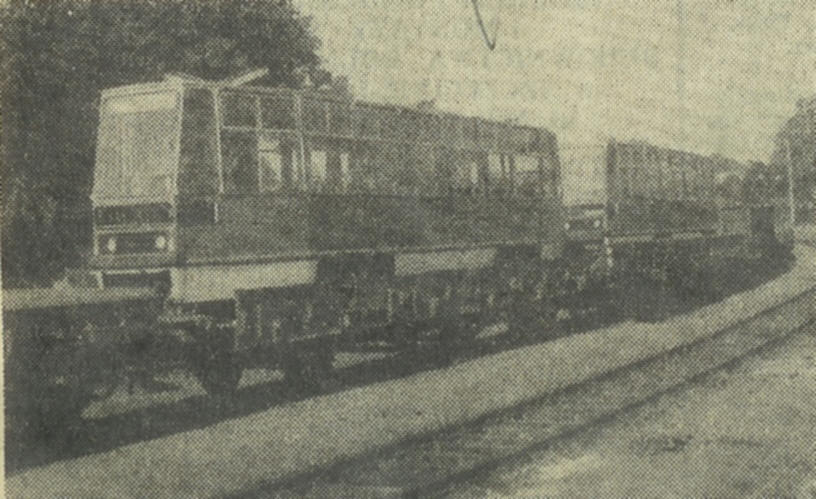 foto: Dwa ostatnie z dziesięciu nowych wozów tramwajowych dotarły wczoraj koleją do Szczecina, Głos Szczeciński nr 192 z dnia 3 września 1975