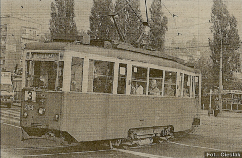 foto: St.Cieślak, te stare wozy tramwajowe najgorzej znoszą wszelkie usterki. Na Szczęście już znikają z naszych ulic. (Pokutują) jeszcze na linii 3 i sporadycznie na innych.