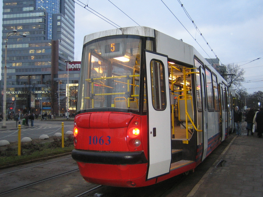 Doczepa czynna (1063) przy placu Rodła. Foto: Janusz Światowy 18.01.2008